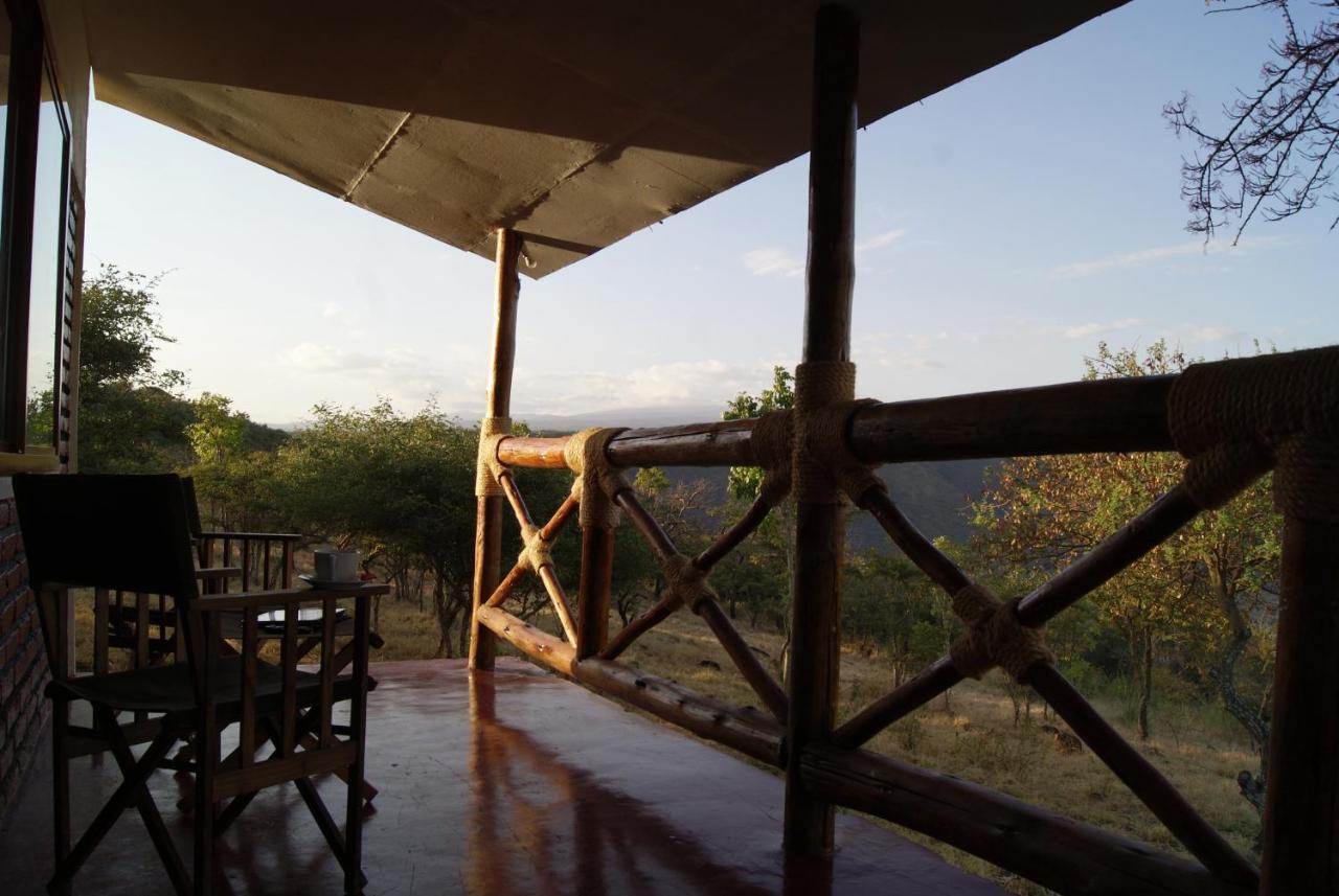 African Sunrise Lodge And Campsite Mto wa Mbu Ngoại thất bức ảnh