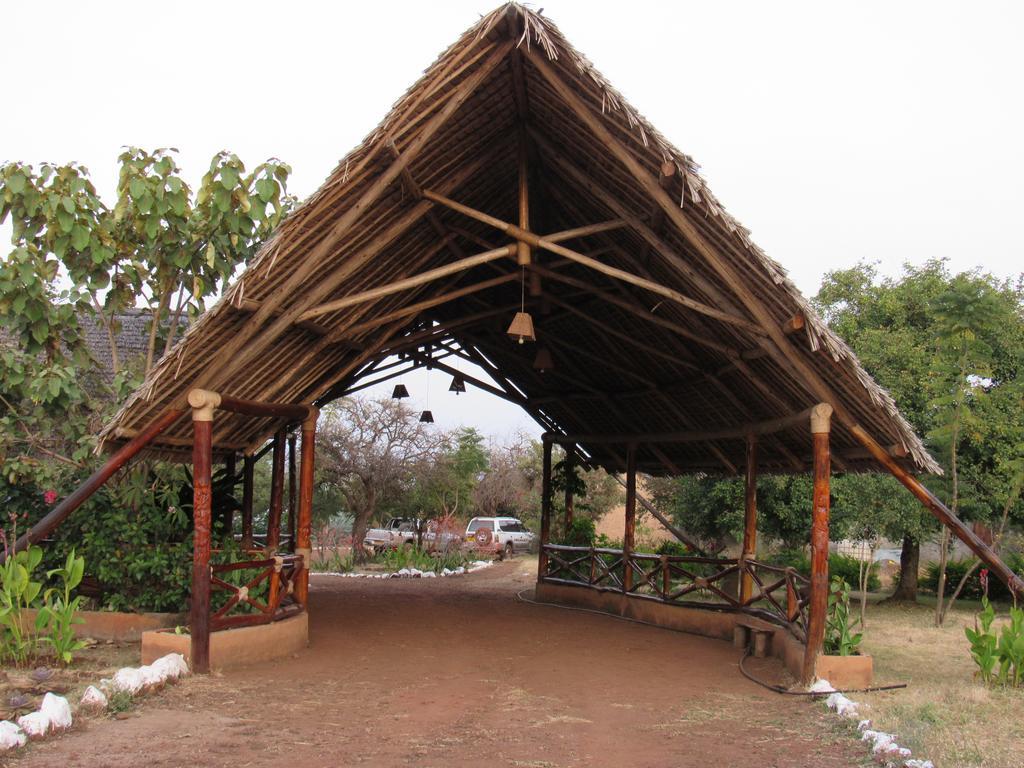 African Sunrise Lodge And Campsite Mto wa Mbu Ngoại thất bức ảnh