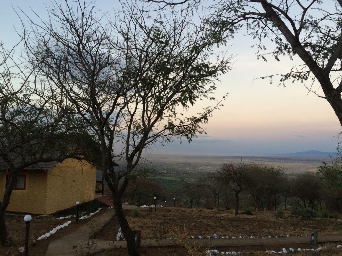 African Sunrise Lodge And Campsite Mto wa Mbu Ngoại thất bức ảnh